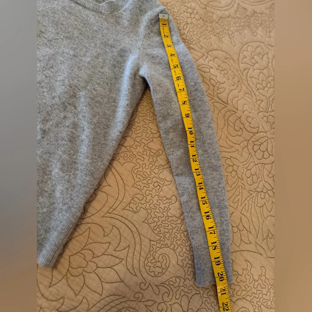 Gray Wool Crew Neck 100% Wool Fitted Pullover Sweater, Size XS